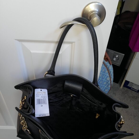 Michael Kors Large Handbag & Matching Wallet – Elegant & Spacious Set! - Picture 4 of 4